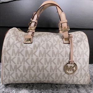 Michael Kors Md Grayson Logo
Monogram Satchel